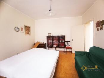 Perfect condition detached town house with two units for sale. Img12