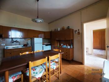 Perfect condition detached town house with two units for sale. Img5