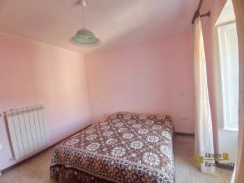 Traditional two-bedroom stone house dated back to 1930. Castiglione Messer Marino. Img10