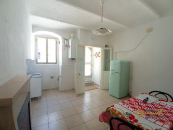 Traditional two-bedroom stone house dated back to 1930. Castiglione Messer Marino. Img3