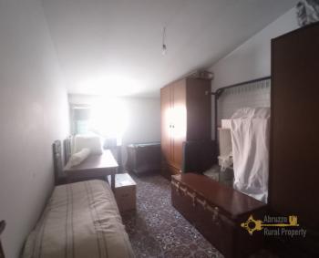 Four - bedroom town house with a large garage, in perfect condition. Acquaviva Collecroce Img26