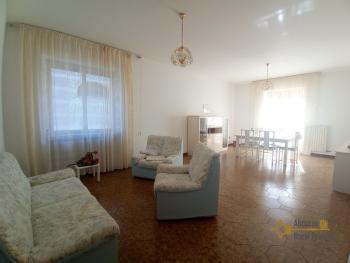 Four - bedroom town house with a large garage, in perfect condition. Acquaviva Collecroce Img3