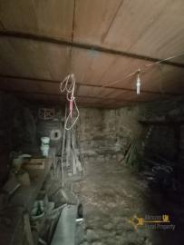 Three bedrooms town house with cellar and small terrace. Carunchio. Img23