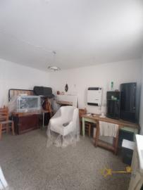 Three bedrooms town house with cellar and small terrace. Carunchio. Img7