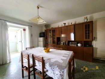 Two-bedroom town house with garage, cellar and 400 sqm of land. Tornareccio Img4