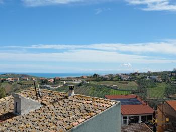 Character three bedrooms town house with patio, lovely sea view. Monteodorisio. Img32