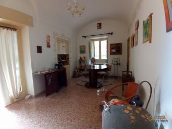 Character three bedrooms town house with patio, lovely sea view. Monteodorisio. Img10