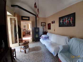 Character three bedrooms town house with patio, lovely sea view. Monteodorisio. Img14