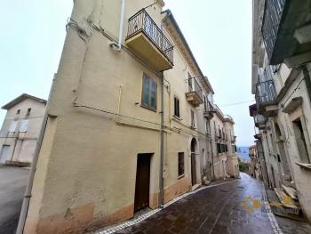 End of terrace town house with cellar, at 25 minutes' drive from the Adriatic Coast. Casalanguida Img20
