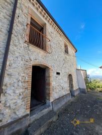 Large town house with panoramic terrace, two bedrooms, garage, cellars and courtyard. Montemitro. Img28