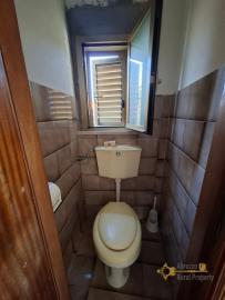 Large town house with panoramic terrace, two bedrooms, garage, cellars and courtyard. Montemitro. Img24