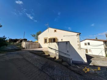 Large town house with panoramic terrace, two bedrooms, garage, cellars and courtyard. Montemitro. Img33