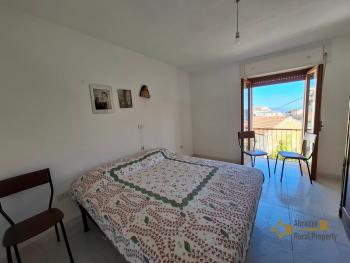Large town house with panoramic terrace, two bedrooms, garage, cellars and courtyard. Montemitro. Img15