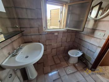 Large town house with panoramic terrace, two bedrooms, garage, cellars and courtyard. Montemitro. Img21