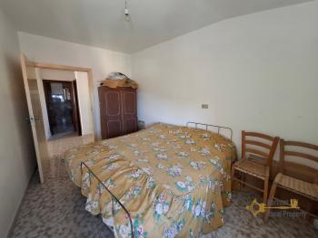Large town house with panoramic terrace, two bedrooms, garage, cellars and courtyard. Montemitro. Img20