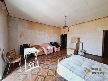 Large town house with terrace, courtyard, garage and annex. Gissi Img27