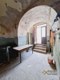 Large town house with terrace, courtyard, garage and annex. Gissi Img32