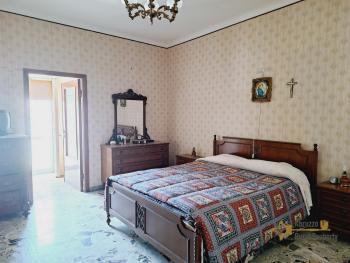 Large town house with terrace, courtyard, garage and annex. Gissi Img20