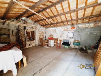 Large town house with terrace, courtyard, garage and annex. Gissi Img31