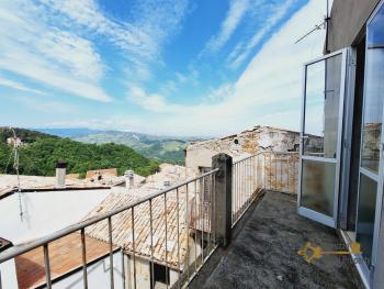 Large town house with terrace, courtyard, garage and annex. Gissi Img4
