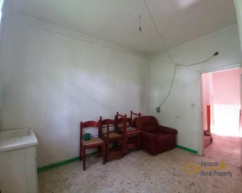 Five-bedroom town house with panoramic view, garage, woodshed and vegetable garden. Abruzzo. Img16