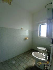 Five-bedroom town house with panoramic view, garage, woodshed and vegetable garden. Abruzzo. Img8