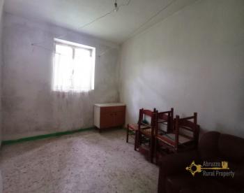 Five-bedroom town house with panoramic view, garage, woodshed and vegetable garden. Abruzzo. Img15