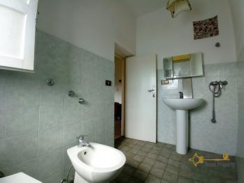 Five-bedroom town house with panoramic view, garage, woodshed and vegetable garden. Abruzzo. Img9