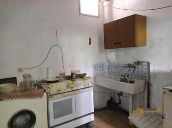 Five-bedroom town house with panoramic view, garage, woodshed and vegetable garden. Abruzzo. Img14