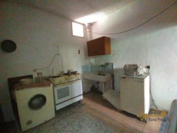 Five-bedroom town house with panoramic view, garage, woodshed and vegetable garden. Abruzzo. Img13