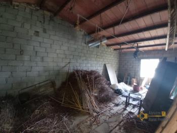 Five-bedroom town house with panoramic view, garage, woodshed and vegetable garden. Abruzzo. Img34