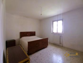 Five-bedroom town house with panoramic view, garage, woodshed and vegetable garden. Abruzzo. Img24
