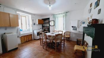 Country house with beautiful panoramic view, surrounded by land with olive grove. Schiavi D'Abruzzo. Img7