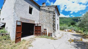Country house with beautiful panoramic view, surrounded by land with olive grove. Schiavi D'Abruzzo. Img34