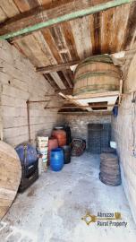 Country house with beautiful panoramic view, surrounded by land with olive grove. Schiavi D'Abruzzo. Img38