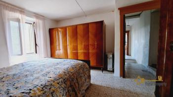 Country house with beautiful panoramic view, surrounded by land with olive grove. Schiavi D'Abruzzo. Img18