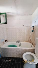 Country house with beautiful panoramic view, surrounded by land with olive grove. Schiavi D'Abruzzo. Img33