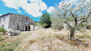Country house with beautiful panoramic view, surrounded by land with olive grove. Schiavi D'Abruzzo. Img2