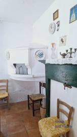 Country house with beautiful panoramic view, surrounded by land with olive grove. Schiavi D'Abruzzo. Img9