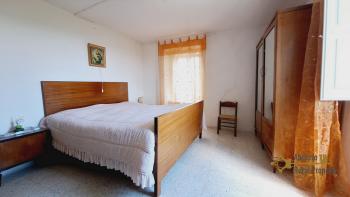 Country house with beautiful panoramic view, surrounded by land with olive grove. Schiavi D'Abruzzo. Img11