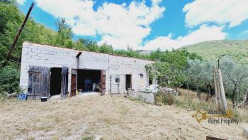 Country house with beautiful panoramic view, surrounded by land with olive grove. Schiavi D'Abruzzo. Img37