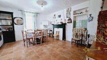 Country house with beautiful panoramic view, surrounded by land with olive grove. Schiavi D'Abruzzo. Img8
