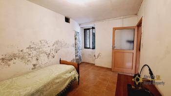 Country house with beautiful panoramic view, surrounded by land with olive grove. Schiavi D'Abruzzo. Img30