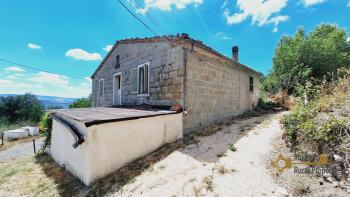 Country house with beautiful panoramic view, surrounded by land with olive grove. Schiavi D'Abruzzo. Img6