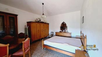 Spacious country house with panoramic terrace and 1500 sqm land in Roccaspinalveti. Img20