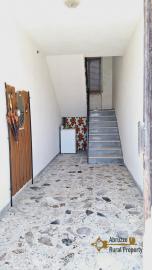 Spacious country house with panoramic terrace and 1500 sqm land in Roccaspinalveti. Img5