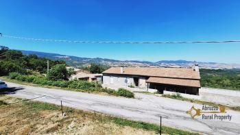 Spacious country house with panoramic terrace and 1500 sqm land in Roccaspinalveti. Img16