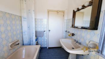 Spacious country house with panoramic terrace and 1500 sqm land in Roccaspinalveti. Img24