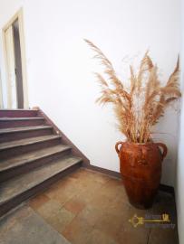 Magnificent character apartment with high vaulted ceilings, cotto tiles, four bedrooms. Casalanguida. Img30