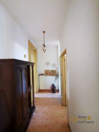 Magnificent character apartment with high vaulted ceilings, cotto tiles, four bedrooms. Casalanguida. Img24